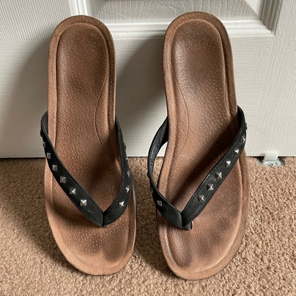 UGG flip flops